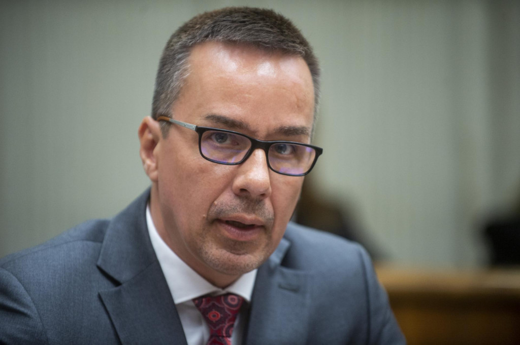Nezaraden&yacute; poslanec Erik Tom&aacute;&scaron;. FOTO: TASR/Jakub Kotian
