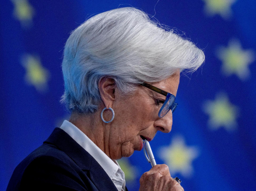&lt;p&gt;Zvýšiť úrokové sadzby v eurozóne, či nezvýšiť? To je tá otázka, ktorá vŕta v hlave prezidentky ECB Christine Lagardovej.  FOTO: Pool&lt;/p&gt;