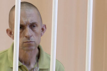 &lt;p&gt;Snímka prevzatá z Najvyššieho súdu samozvanej Doneckej ľudovej republiky, ktorá ukazuje britského občana Shauna Pinnera odsúdeného na smrť. FOTO: REUTERS&lt;/p&gt;