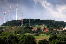 Veterné elektrárne v obci Cerová na Záhorí. FOTO: HN/Pavol Funtál