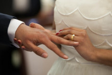 Kedy je uzavretie manželstva pre ženy optimálne podľa vedcov?
