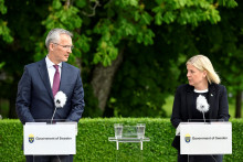 Generálny tajomník NATO Jens Stoltenberg a švédska premiérka Magdalena Andersson po stretnutí v Harpsunde vo Švédsku 13. júna 2022. FOTO: REUTERS