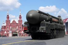 Raketový systém Jars počas vojenskej prehliadky v Moskve v roku 2020. FOTO: Reuters