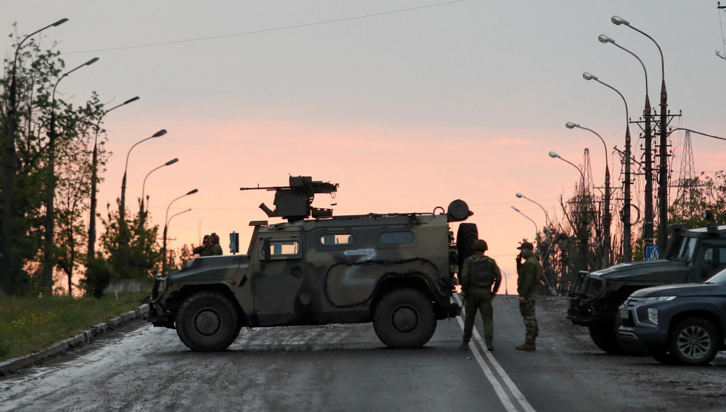Príslušníci proruských jednotiek v Mariupole. FOTO: Reuters