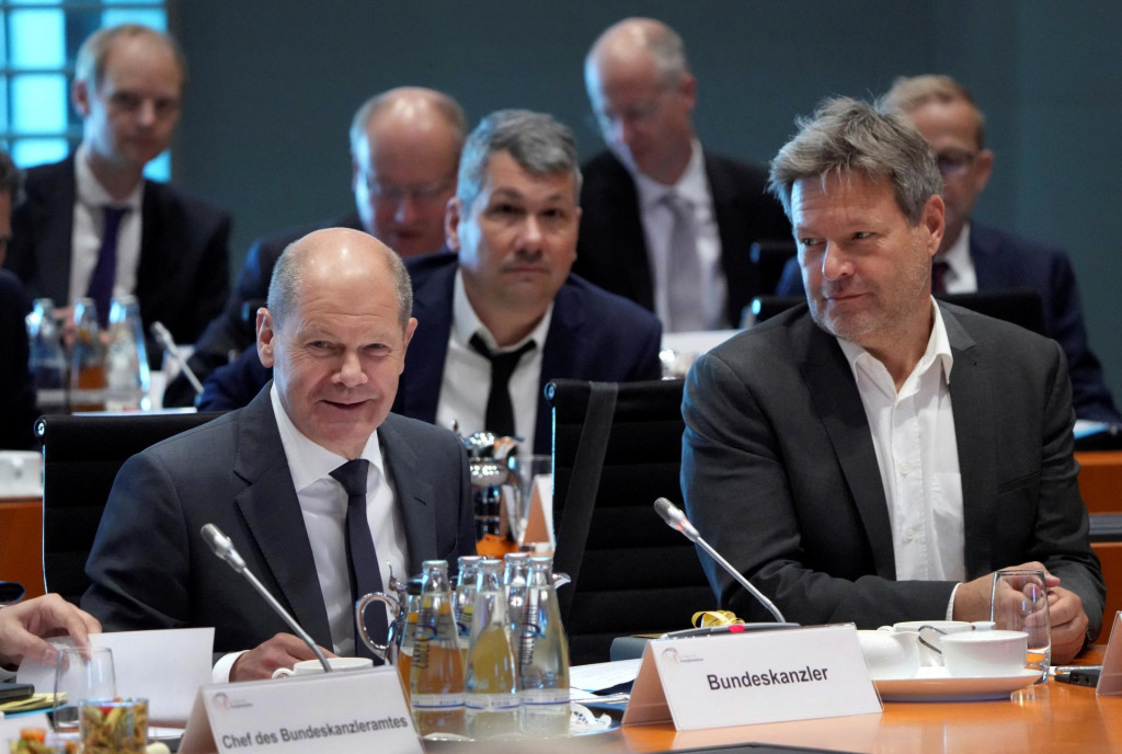 Nemecký kancelár Olaf Scholz a nemecký minister financií Robert Habeck. FOTO: REUTERS