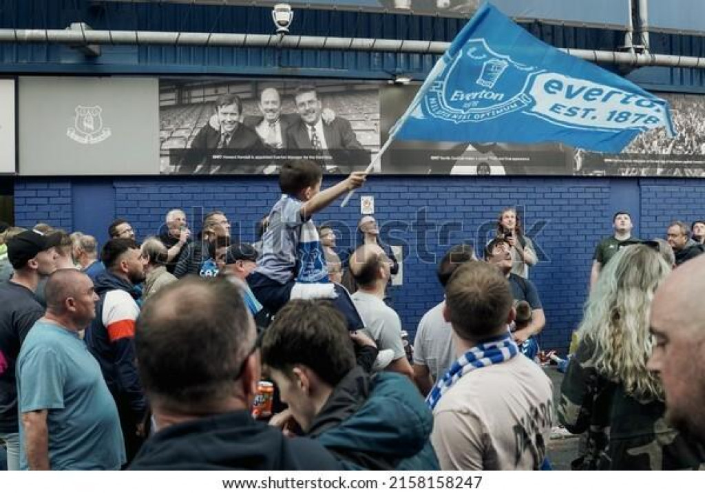 &lt;p&gt;Či už s novým vlastníkom, alebo bez neho, priaznivci Evertonu dúfajú v krajšie časy. FOTO: Shutterstock&lt;/p&gt;