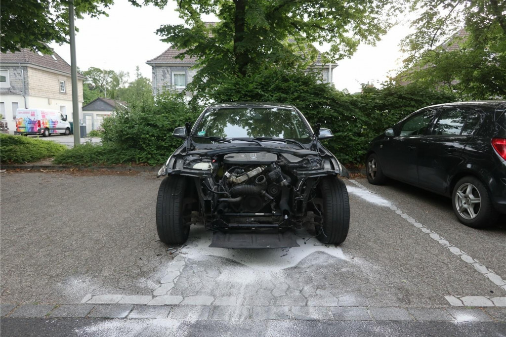 Rozkradnuté BMW radu 3 v Nemecku.
