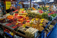 Predaj zeleniny na trhovisku. FOTO: TASR/AP
