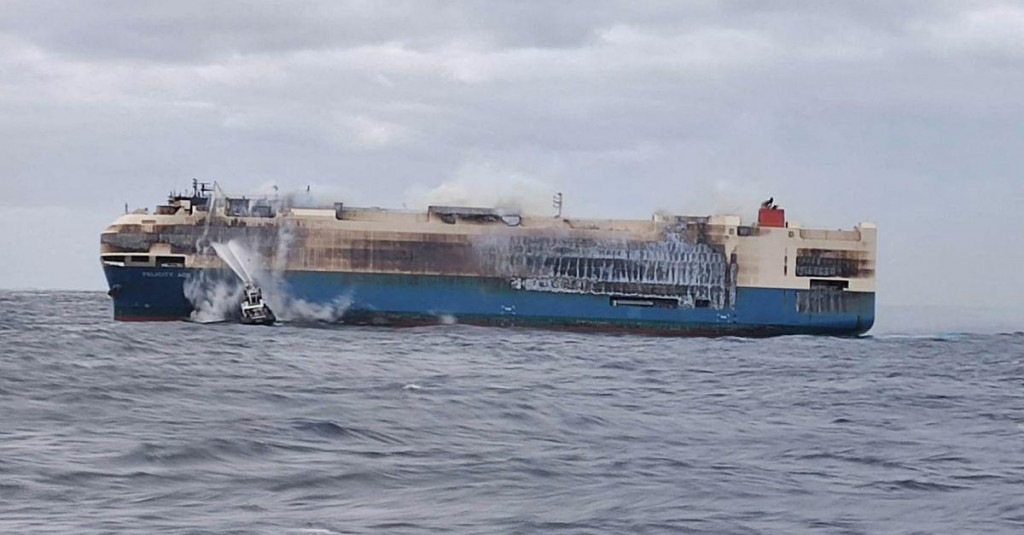 Horiaci remork&eacute;r, ilustračn&yacute; obr&aacute;zok. FOTO: Reuters