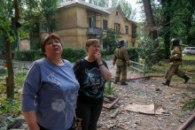 Ukrajinskí civilisti v Doneckej oblasti. FOTO: Reuters