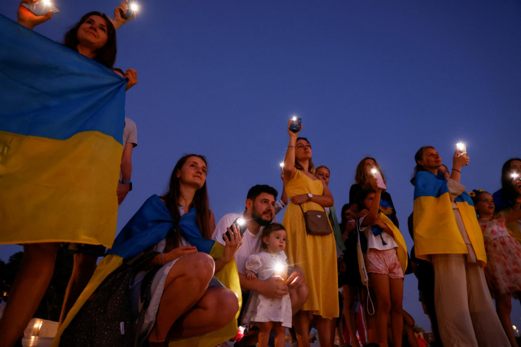 Ukrajinci na Malte,18. j&uacute;na 2022, na demon&scaron;tr&aacute;cii za udelenie &scaron;tat&uacute;tu kandidat&uacute;ry do E&Uacute; Ukrajine. FOTO: REUTERS/Darrin Zammit Lupi