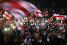 Archívna fotografia z protestu v Gruzínsku z minulého roka. FOTO: REUTERS