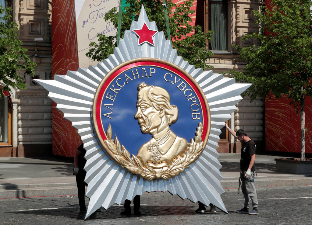 Dekorácia na Červenom námestí v Moskve. FOTO: Reuters