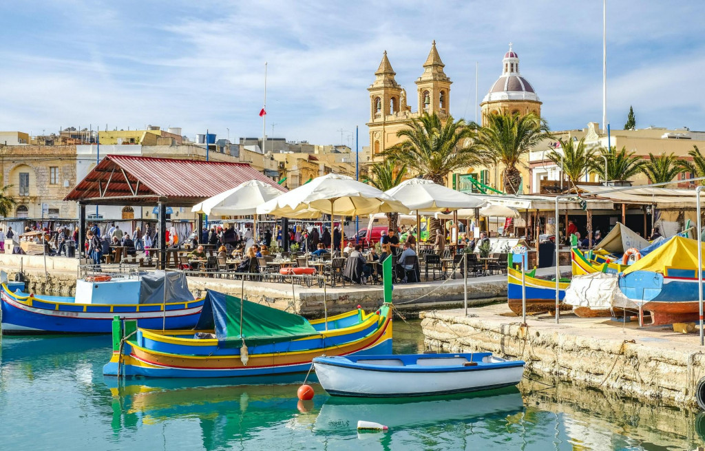 Malta sa pýši jasným modrým morom, nedotknutými zálivmi, ale aj krásnymi piesočnatými plážami či starobylou históriou.