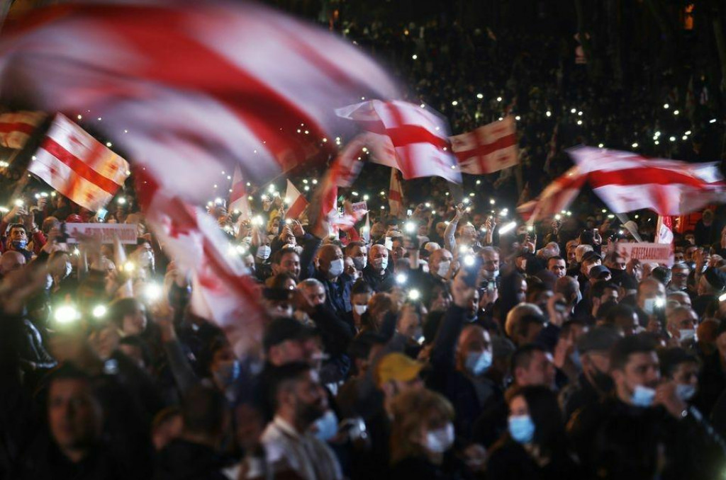Archívna fotografia z protestu v Gruzínsku z minulého roka. FOTO: REUTERS