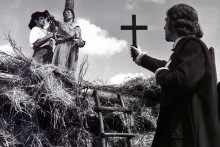 Film Kladivo na čarodejnice – Eduard Cupák ako kňaz a Miriam Kantorková ako jedna z obetí najväčšieho čarodejníckeho procesu v českých krajinách, ktorý sa na Šumpersku odohral na konci 17. storočia.