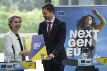 Predsedníčka Európskej komisie Ursula von der Leyenová a predseda slovenskej vlády Eduard Heger.

FOTO: TASR/P. Neubauer