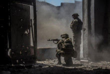 &lt;p&gt;Príslušníci ukrajinskej armády. FOTO: REUTERS/Oleksandr Ratushniak&lt;/p&gt;