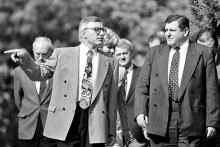 Český premiér a predseda ODS Václav Klaus so slovenským premiérom a šéfom HZDS Vladimírom Mečiarom počas jedného z mnohých politických rokovaní o rozdelení Československa v roku 1992.