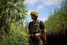 Ukrajinský vojak. FOTO Reuters