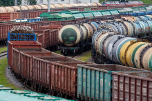 &lt;p&gt;Hromadiace sa nákladné vagóny po litovskom zákaze tranzitu tovaru v rámci sankcií EÚ do Kaliningradu. FOTO: Reuters&lt;/p&gt;