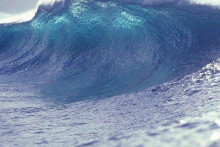 Vlny môžu dosiahnuť výšku viac ako meter.