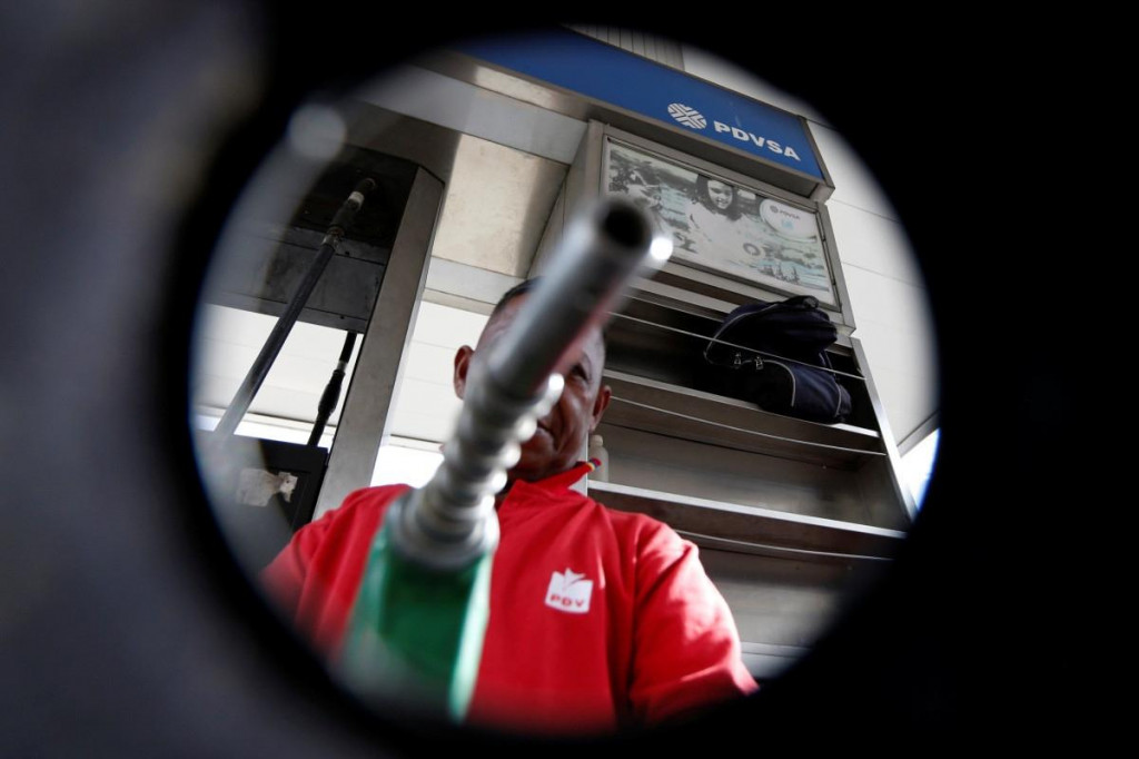 Niektoré čerpacie stanice majú problém s dostatkom palív. FOTO: Reuters