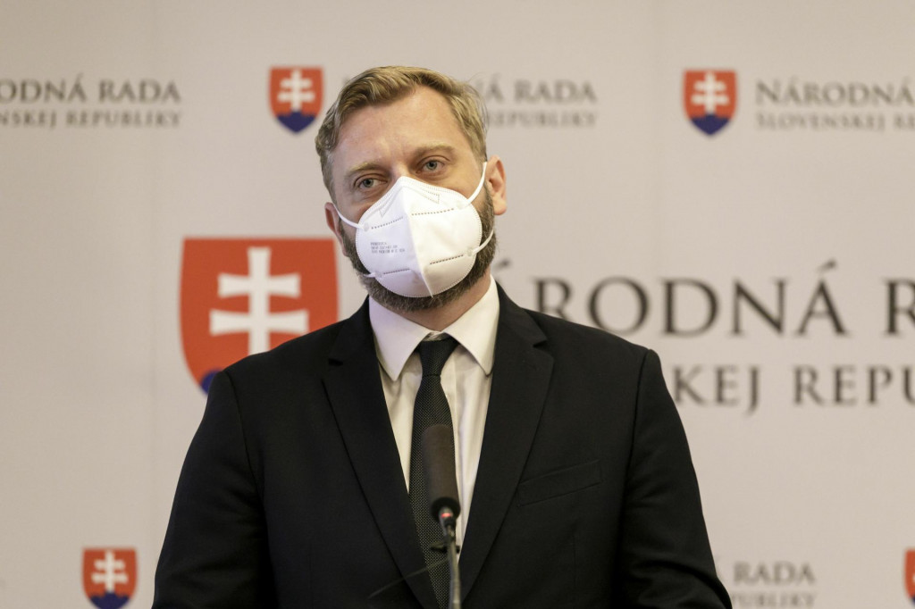Juraj Kr&uacute;pa počas tlačovej konferencie po mimoriadnej sch&ocirc;dzi V&yacute;boru N&aacute;rodnej rady. FOTO: TASR/Dano Veselsk&yacute;