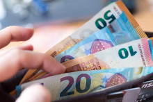 Euro bankovky. FOTO: TASR/AP