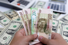 &lt;p&gt;Ruble a doláre. FOTO: Reuters&lt;/span&gt;&lt;/p&gt;