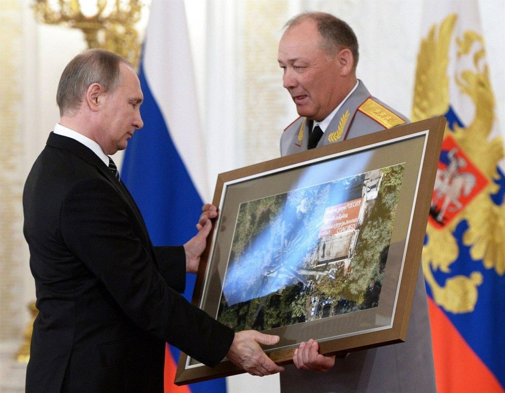 &lt;p&gt;Generál Alexander Dvornikov a ruský prezident Vladimir Putin. FOTO: TASR/AP&lt;/p&gt;