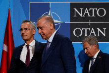 Tayyip Erdogan, Jens Stoltenberg and Finland&#39;s President Sauli Niinisto. FOTO: Reuters