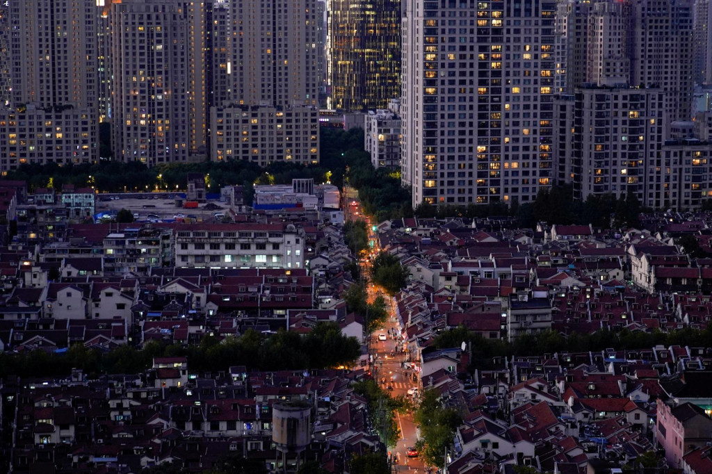 V Šanghaji sa masívne stavali rezidenčné budovy aj v čase vrcholiacej pandémie. FOTO: Reuters