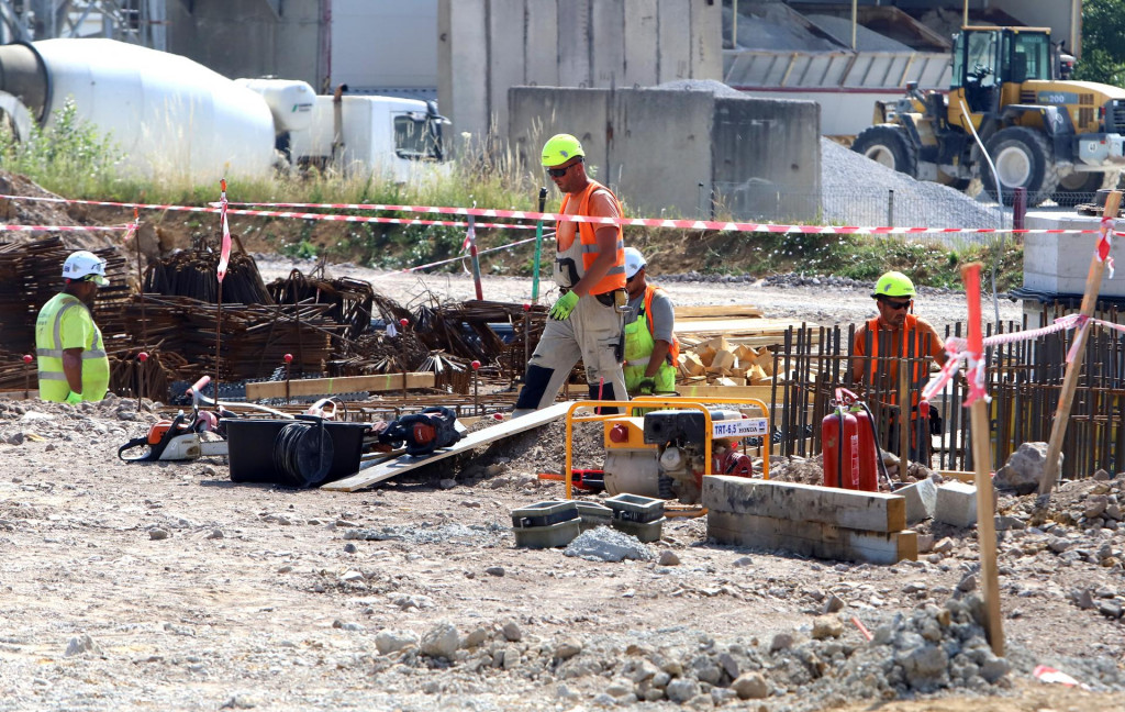 Stavebn&eacute; pr&aacute;ce na novom z&aacute;vode v are&aacute;li Evonik Fermas v Slovenskej Ľupči. FOTO: TASR/J. Kro&scaron;l&aacute;k
