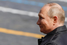 &lt;p&gt;Ruský prezident Vladimír Putin nedaroval lídrom G7 robiť si srandu z jeho ”polonahých” fotografií. FOTO: Reuters&lt;/p&gt;