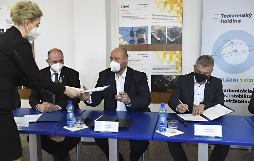 Memorandum o spolupráci pri využití energetického potenciálu geotermálnych vrtov podpísali obce pri Košiciach v marci. FOTO: TASR/F. Iván