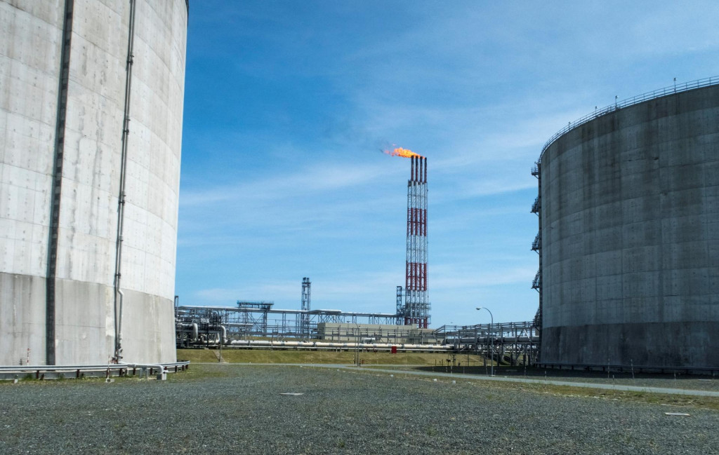 Celkový pohľad na elektráreň na skvapalnený zemný plyn prevádzkovanú spoločnosťou Sachalin Energy v Prigorodnoye na tichomorskom ostrove Sachalin. FOTO: Reuters 