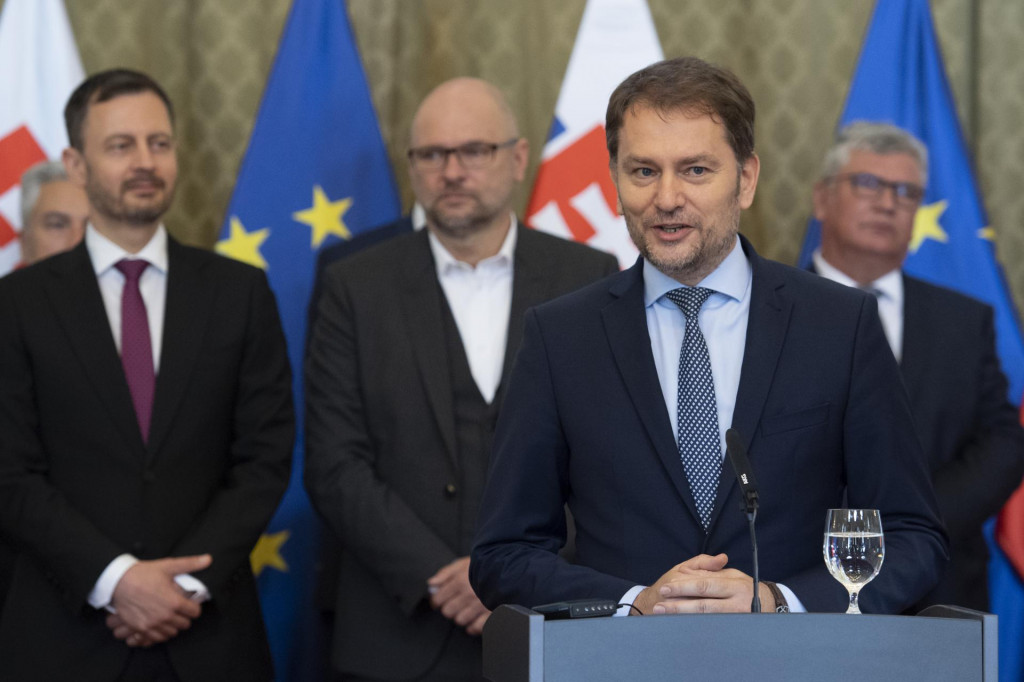 Minister financi&iacute; Igor Matovič, minister hospod&aacute;rstva Richard Sul&iacute;k, premi&eacute;r Eduard Heger. FOTO: TASR/Pavel Neubauer