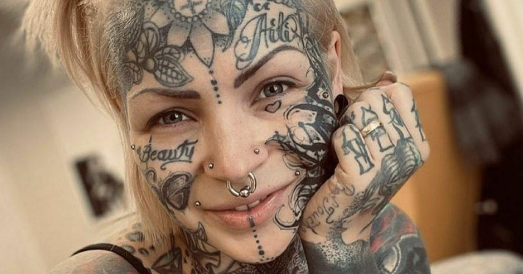 Najpotetovanejšia matka sveta rozdeľuje Instagram, za tetovania dala desaťtisíce eur.