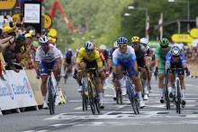 Dojazd tretej etapy na Tour de France. FOTO: Reuters
