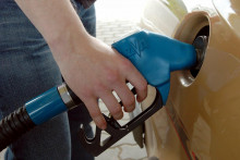 Zdražovanie ropy sa premieta aj do pohonných látok na Slovensku. FOTO: TASR/Radovan Stoklasa