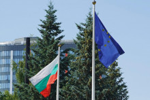 &lt;p&gt;Vlajky Bulharska a EÚ. FOTO: REUTERS&lt;/p&gt;
