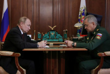 Vladimír Putin a Sergej Šojgu. FOTO: Reuters