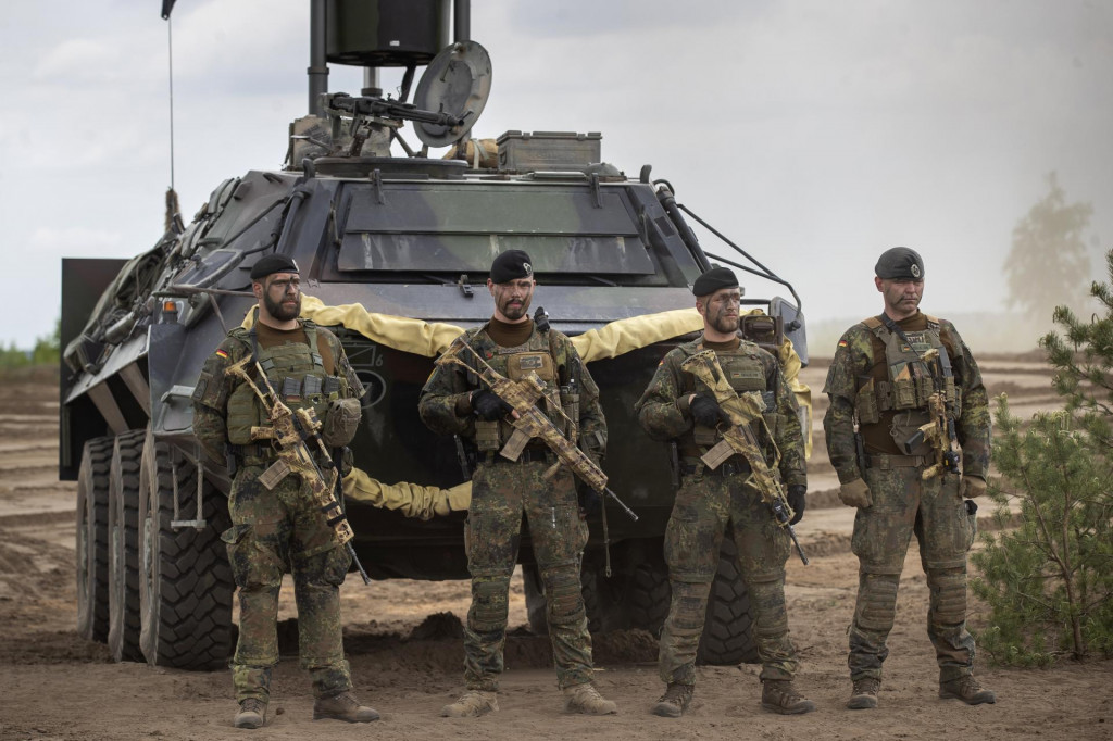 &lt;p&gt;WA 12 Pabrade - Nemeckí vojaci, ktorí sú súčasťou prápora Severoatlantickej aliancie (NATO). FOTO: TASR/AP&lt;/p&gt;