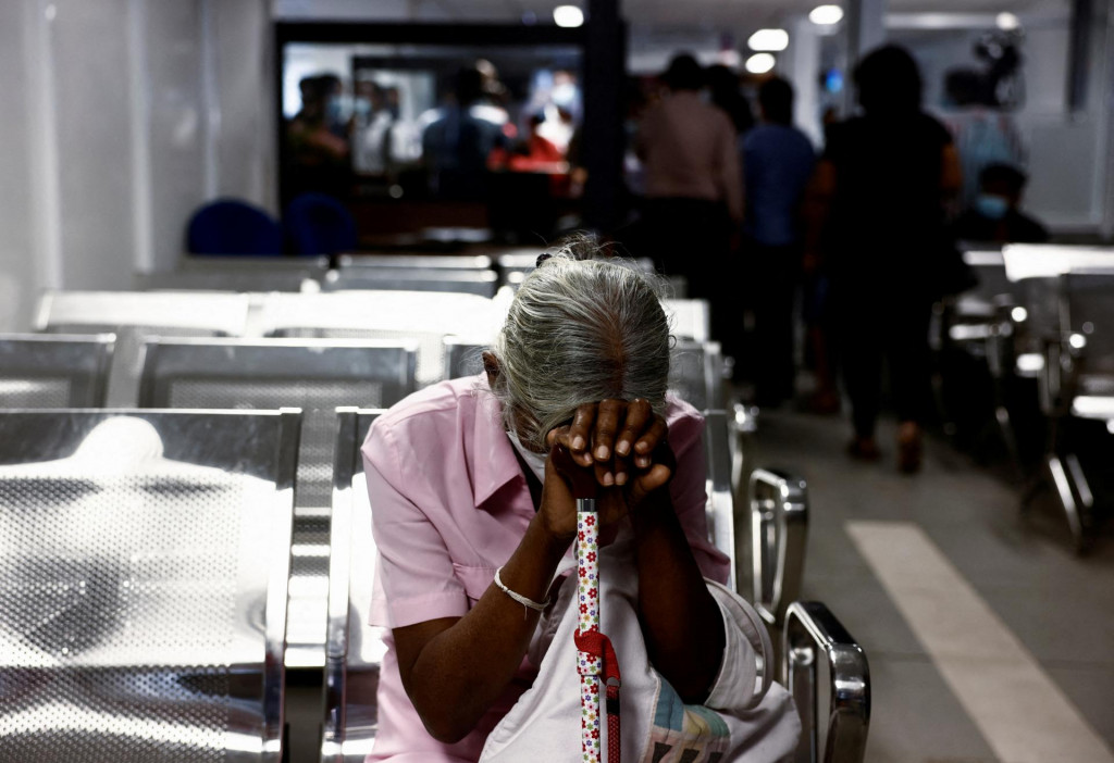Veľké množstvo obyvateľov sa snaží dostať z krajiny, na zrýchlené vydanie pasu sa čaká aj dva mesiace. FOTO: Reuters