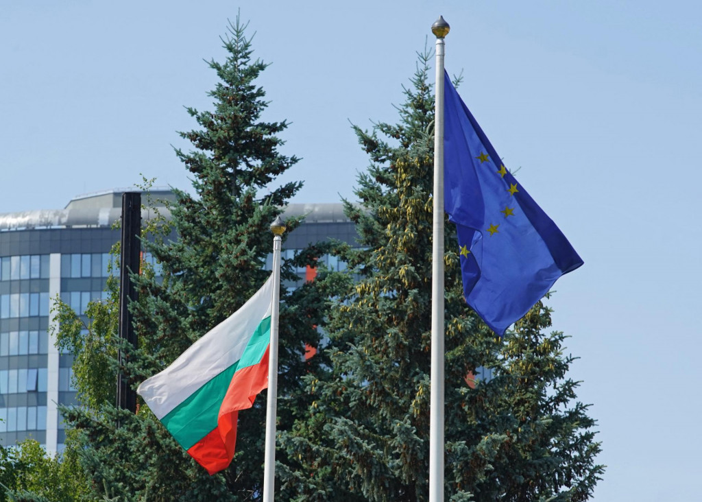 Vlajky Bulharska a EÚ. FOTO: REUTERS