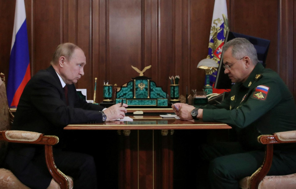 Vladimír Putin a Sergej Šojgu. FOTO: Reuters