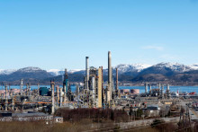 Pohľad na ropnú rafinériu v Mongstad v Nórsku. FOTO: Reuters 