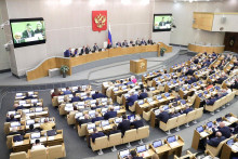 Ruskí zákonodarcovia sa zúčastňujú na schôdzi Štátnej dumy. FOTO: Reuters 