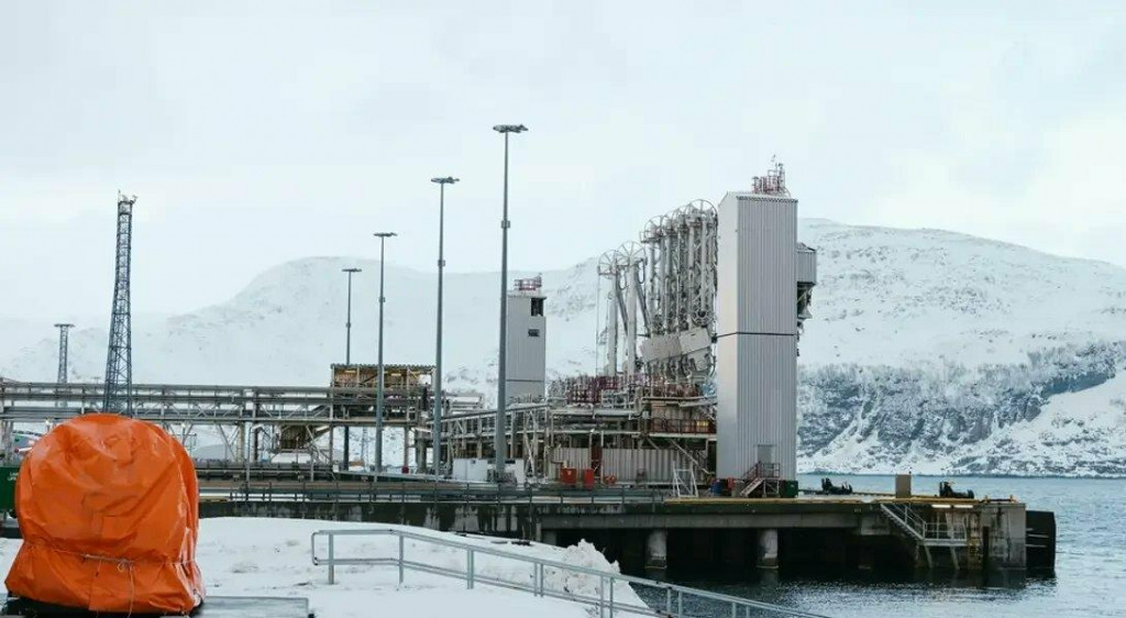 &lt;p&gt;Nórska spoločnosť Eyuinor dočasne odstavuje tri ložiská ropy a plynu po tom, čo robotníci vstúpili do štrajku. FOTO: Reuters&lt;/p&gt;